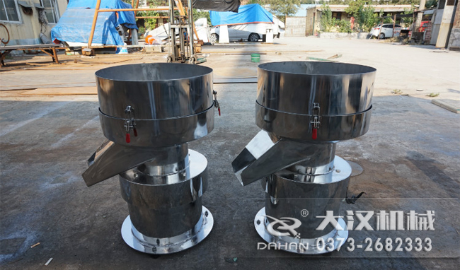不銹鋼涂料振動篩是一種比較受用戶歡迎的產品之一，主要優勢耐酸堿，不生銹，使用壽命長。